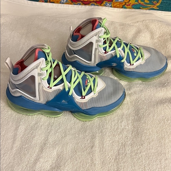 Nike LeBron James Sneakers 19 “Tropical” main image 7
